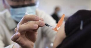 لماذا نصاب بألم الذراع بعد لقاح كورونا؟ و ما طرق العلاج