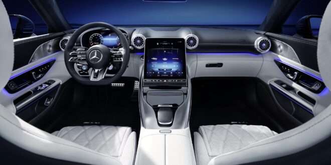 مرسيدس AMG SL 2022 الجديدة كلياً تكشف داخليتها