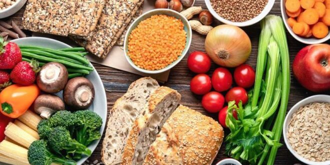 مع ارتفاع درجات الحرارة.. طبيب يحدد أفضل نظام غذائي لترطيب الجسم