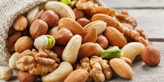 تناول المكسرات يوميًا.. مفيد أم مضر؟