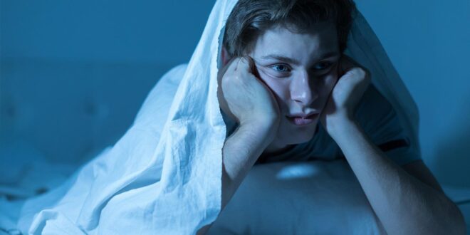 كيف أعود إلى النوم إذا استيقظت فجراً؟ هذه النصائح قد تساعدك لليلة مريحة
