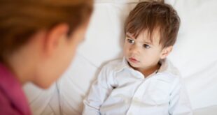 5 عبارات طفلك محتاج يسمعها لبناء ثقته بنفسه..