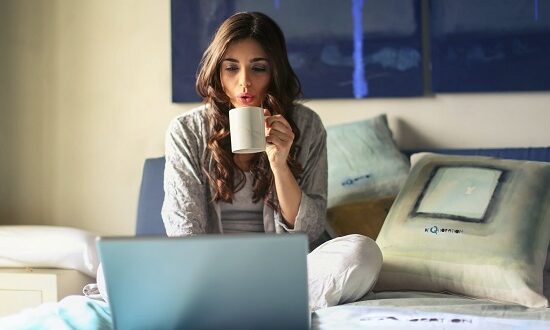 أخطاء لا ترتكبها أثناء العمل من المنزل