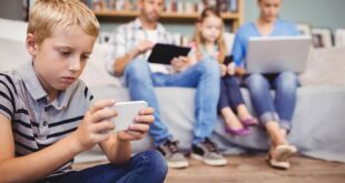 تأثير الموبايل على الطفل وكيفية التعامل معه