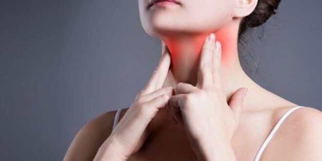 علاج التهاب الحلق بطرق طبيعية.. أهمها شرب السوائل الدافئة والغرغرة بماء الملح