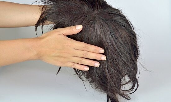 7 نصائح تطول عمر الباروكة وتحافظ على جودتها