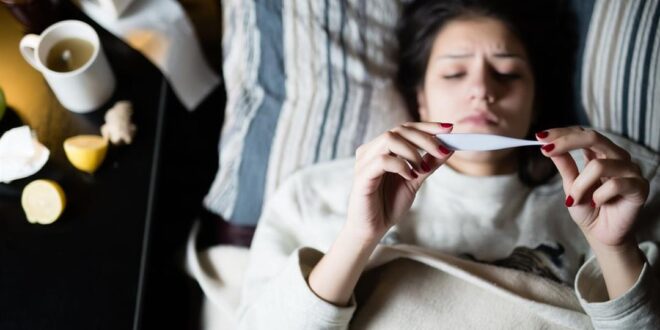علاج نزلات البرد في المنزل.. أعشاب وأطعمة قد تشفيك