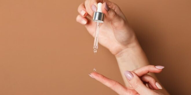 لتحقيق أفضل النتائج وفقاً لنوع بشرتك.. إليكِ طرق تحضير سيرم مكافحة علامات تقدم سن البشرة منزلياً