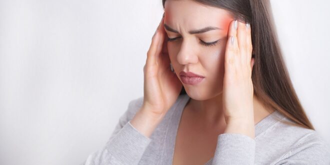 لماذا يشعر البعض بالصداع مع تقلبات الطقس؟