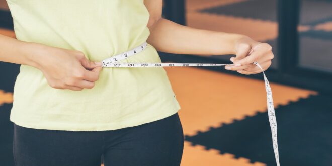 ما هو الفرق بين وزن الماء والدهون.. وأيهما يفقده الجسم سريعًا؟