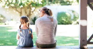 موضوع حساس لكنه مهم، كيف تتحدث مع طفلك عن الموت في عمر مبكر؟