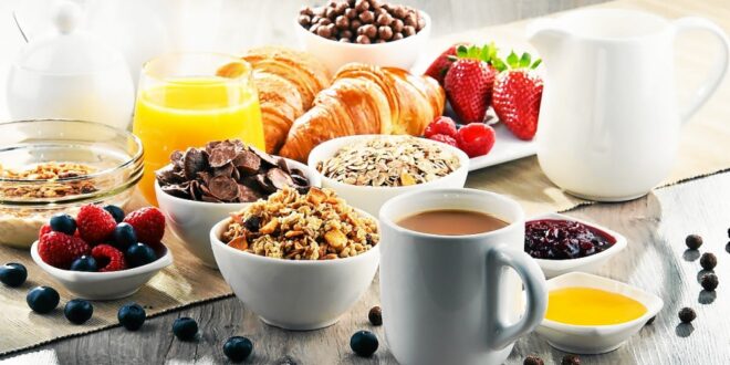 4 أطعمة يفضل تناولها على معدة فارغة
