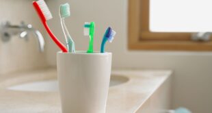 أبرزها فرشاة الأسنان.. 5 أشياء لا تتركها في الحمام