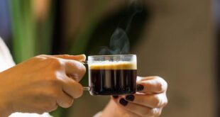 بُشرى لعشاق القهوة والشاي.. أكبر دراسة من نوعها تؤكد فاعليتهما في تجنُّب السكتة الدماغية والخرف