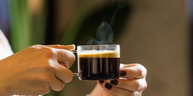 بُشرى لعشاق القهوة والشاي.. أكبر دراسة من نوعها تؤكد فاعليتهما في تجنُّب السكتة الدماغية والخرف