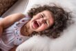 سلوك صادم لكنه في الحقيقة وسيلة تعبير عن النفس.. لماذا يقوم الطفل بضرب نفسه أحياناً؟