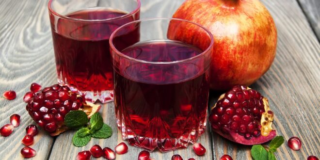 لزيادة مستوى الهيموجلوبين في الدم.. تناول عصير الرمان يوميا