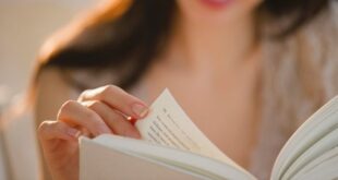 ماذا يحدث عند القراءة 30 دقيقة قبل النوم؟ فوائدها للصحة العقلية