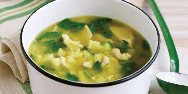 شوربة السبانخ بالدجاج