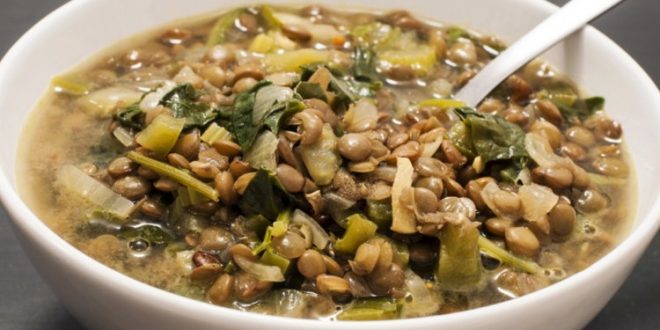 شوربة العدس البني بالليمون