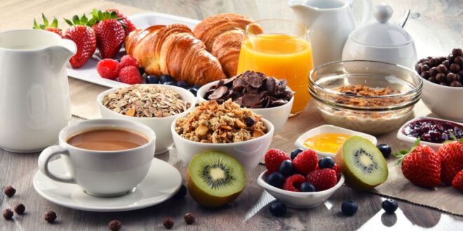 لماذا يجب تناول وجبة الإفطار الساعة 7 صباحًا؟