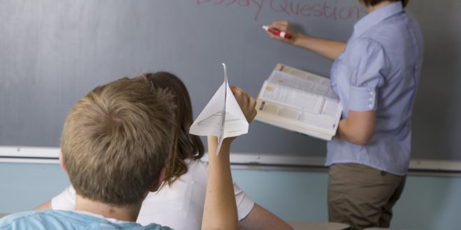 لماذا يختلف سلوك الأطفال في المنزل مقارنةً بالمدرسة؟