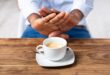 ماذا يحدث لجسمك عند التوقف عن تناول الكافيين؟
