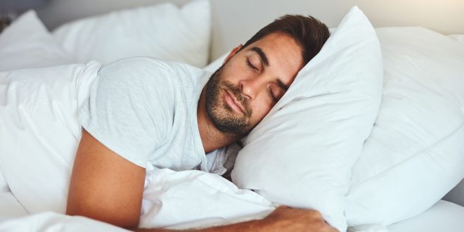 4 نصائح للاستمتاع بالنوم الجيد.. منها القراءة