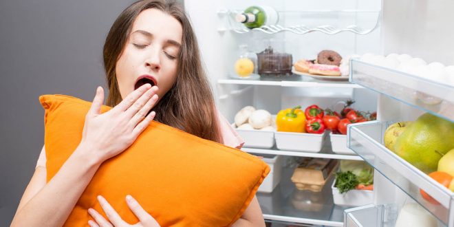 أطعمة يجب تناولها إذا استيقظت من النوم وتشعر بالتعب الموز والبلح أبرزها