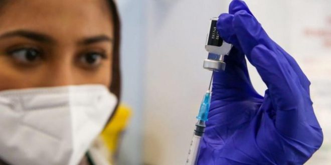 اللقاحات تقلل من خطر الإصابة بأعراض كورونا طويلة الأمد