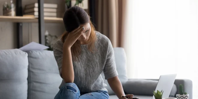 المقارنة مع الآخرين سلاح ذو حدين.. يمكن استخدامه للنمو وتطوير الذات لكن بشروط