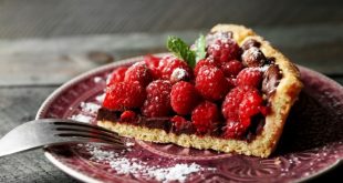 تارت التوت بالكاسترد والشوكولاتة