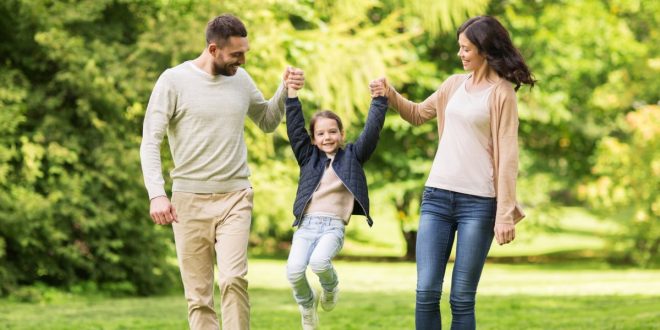 تعرّف على علاماتها ونتائجها.. 4 أنواع من أساليب التربية وتأثيرها على الأطفال