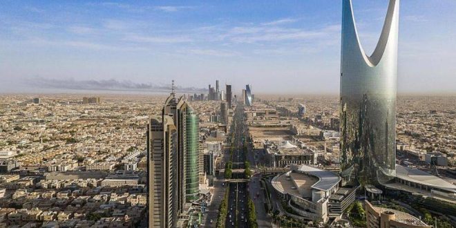 في ظل الظروف التي شهدها العالم أصبحت التطبيقات الذكية ركيزة أساسية في حياة الأفراد والمؤسسات. ومن ضمن هذه التطبيقات الأكثر استخداماً هي تطبيقات طلبات المطاعم حيث أصبح الطلب من المطاعم اسهل من السابق إذ تستطيع الطلب من خلال هاتفك الذكي عن طريق تطبيق سهل الإستخدام و يوفر لك خيارات عديدة من الأصناف والمزايا الأخرى.