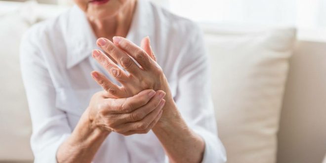 طرق فعالة للتخفيف من آلام المفاصل فى الطقس البارد