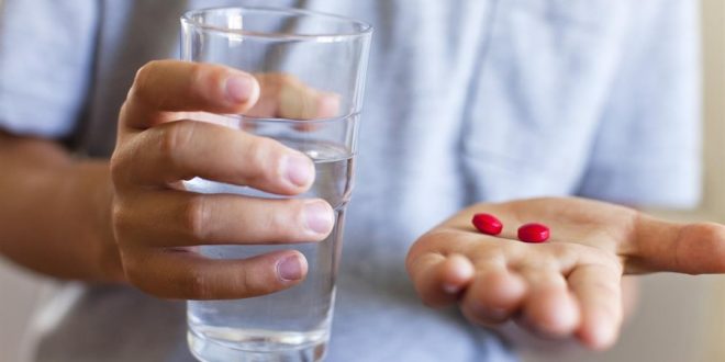 طرق لمواجهة صعوبة بلع أقراص الدواء.. هكذا تتناولها