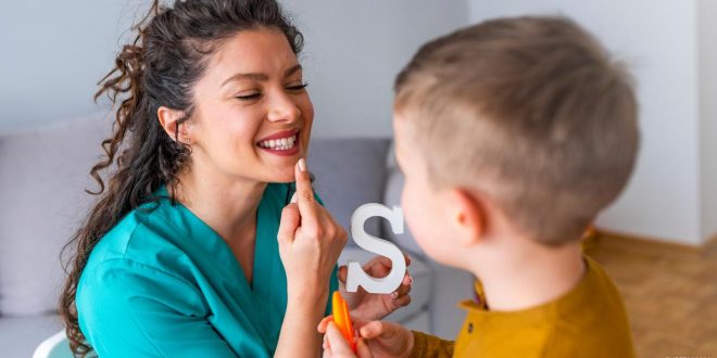 كيف يمكن معالجة طفلك من تلعثم الكلام؟6 نصائح لمساعدتك في علاجه..