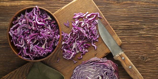 لا تقتصر على الوقاية من الأمراض بل تشمل البشرة، لن تتوقف عن إضافة الملفوف الأحمر لأطباقك بعد معرفتك فوائده