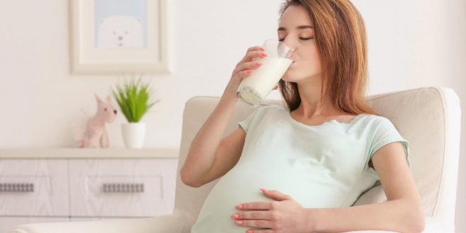 للحفاظ على صحتك وصحة جنينك.. 8 مشروبات لتناولها وأخرى لتجنبها أثناء الحمل