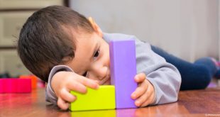 ما هي علامات التوحد على الطفل في الشهر الثامن؟
