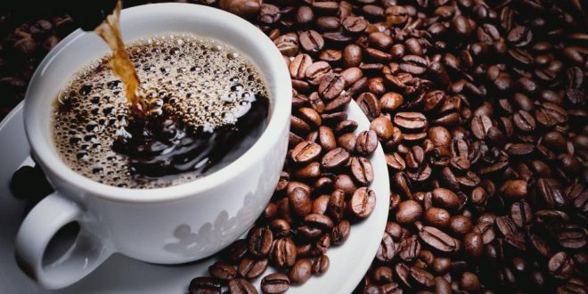 هل تناول القهوة على معدة فارغة خطر؟.. اعرف الإجابة