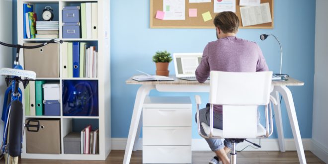 هل ينبغي أن يتقاضى العاملون عن بعد أجوراً أقل من العاملين في المكتب؟