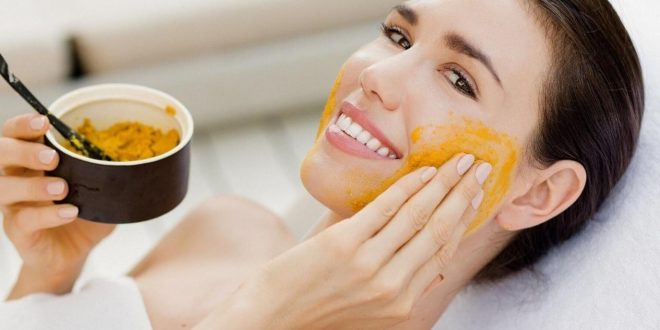 5 أخطاء شائعة عند استخدام ماسكات الكركم.. عدم غسلها جيداً الأبرز