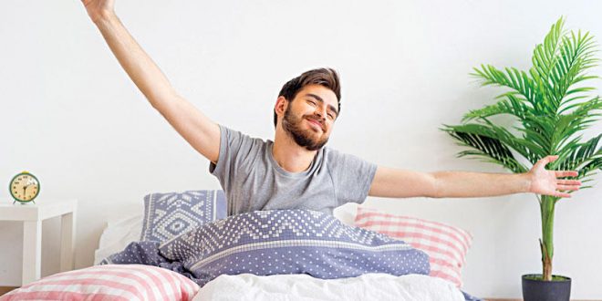 5 طرق سريعة للاستيقاظ دون الاعتماد على مشروب القهوة الصباحى