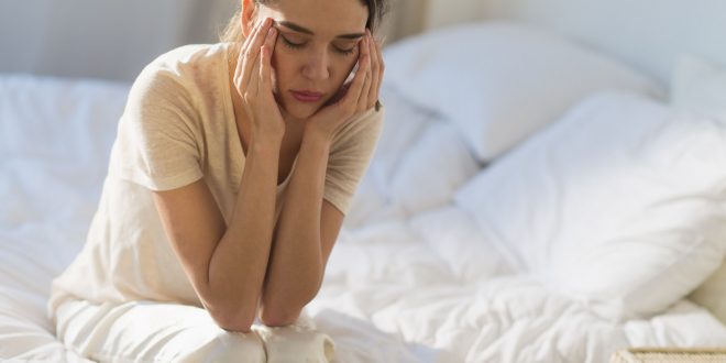 أسباب الصداع عند الانحناء.. متى يشير لمشكلات خطيرة؟