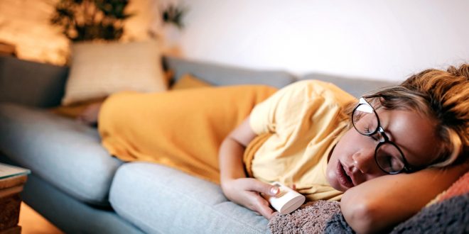 القيلولة النهاريّة والنوم في العطلة يعوضان ما فاتنا.. 10 مفاهيم خاطئة وشائعة عن النوم