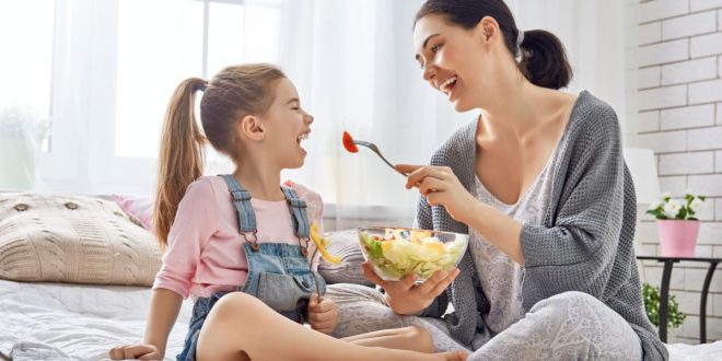 كيف يمكن تشجيع طفلك على تناول الخضروات؟