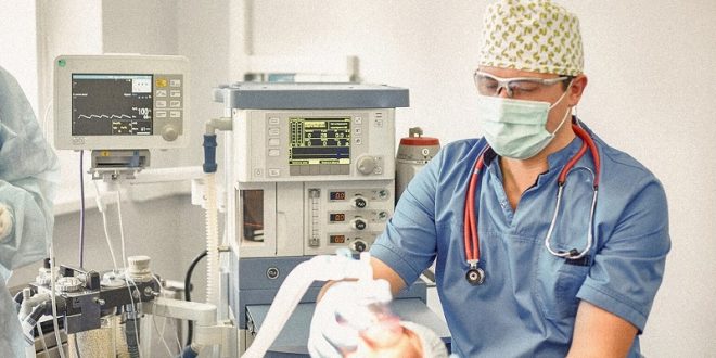 لماذا يتقاضى أطباء التخدير أجورًا أعلى من معظم المهن الأخرى؟