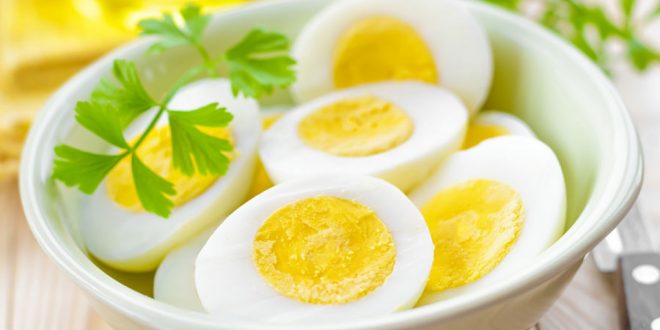 5 أطعمة تحفز السعادة وتحسن المزاج.. البيض الأبرز