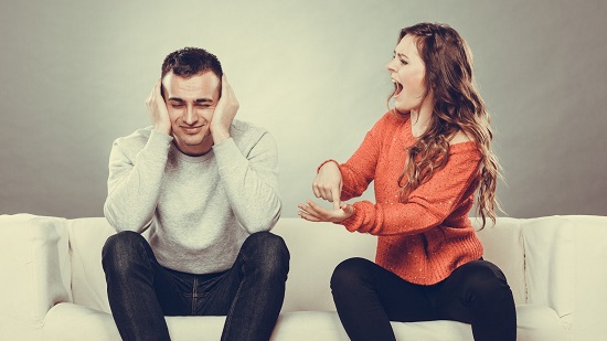6 علامات خفية تدل على أنك تتعامل مع شخص عدواني.. تجنبه قدر الإمكان